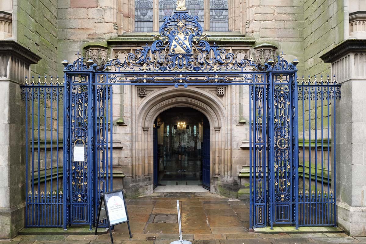 West-Entrance-with-Wrought-Iron-gates-by-Robert-Bakewell