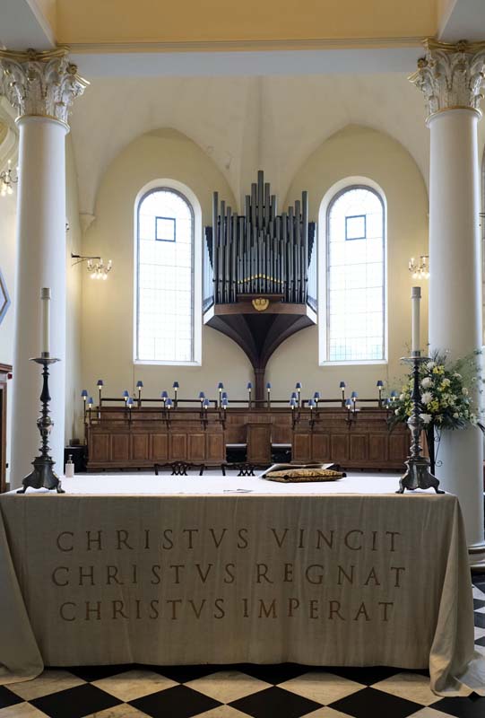 Main-Altar---Christ-conquers-Christ-reigns-Christ-commands