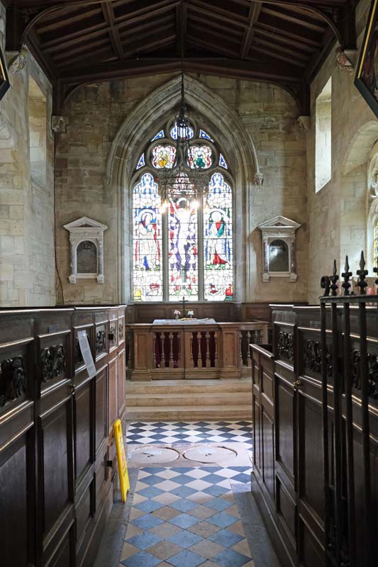 Chancel-and-East-Window-showing-the-Crucifixion